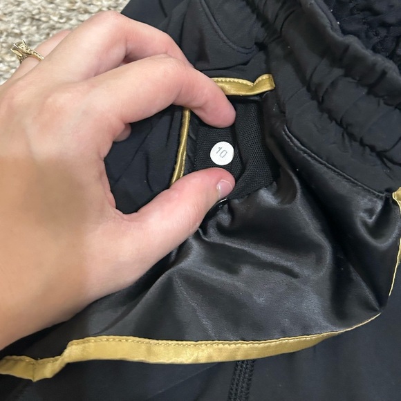 Lululemon Super Squad Short Women’s Size 10 Lined Tennis Run Gym Black Gold Zip - Picture 10 of 10